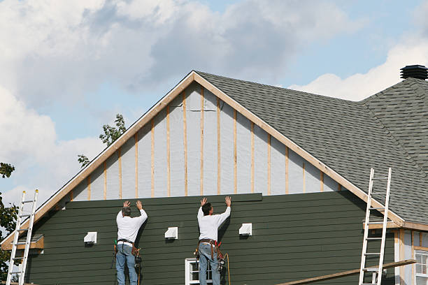 Professional Siding Contractor technician working in Bartlett, TX